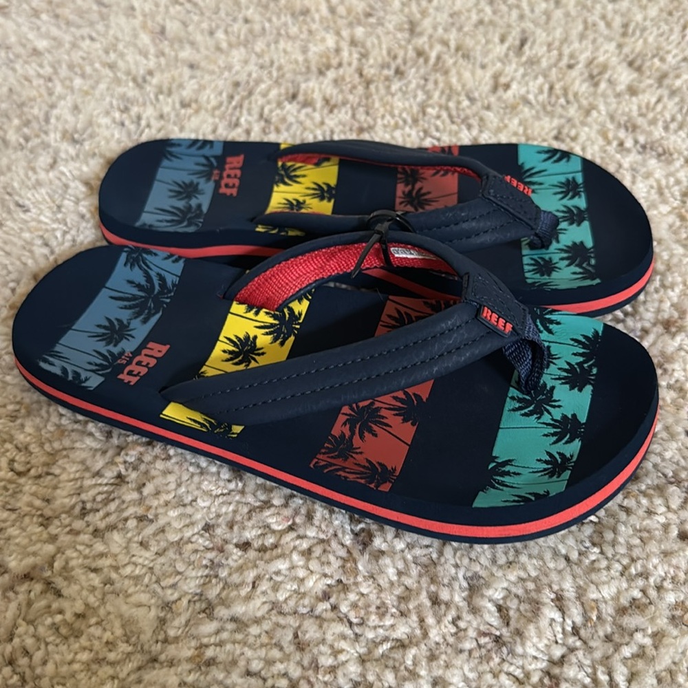Reef Multicolor Leaf Pattern Flip Flops - Picture 2 of 3